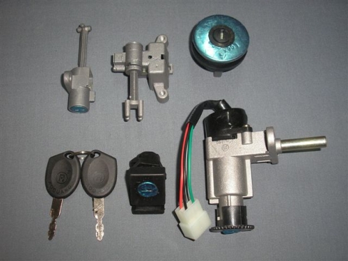 4021-Gyújtáskapcsoló Kínai 50cc 4T robogó gyújtáskapcsoló - Image 1