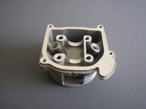 828-Hengerfej 70cc 4T kínai robogó hengerfej - Image 1